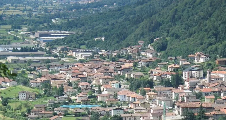 Accende il fuoco con l’alcol anziana ustionata in casa