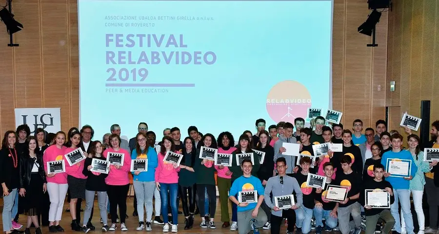 I video dei ragazzi delle superiori premi dal Comune