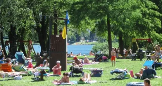 Arrivano i “baywatch” spiagge dei laghi più sicure