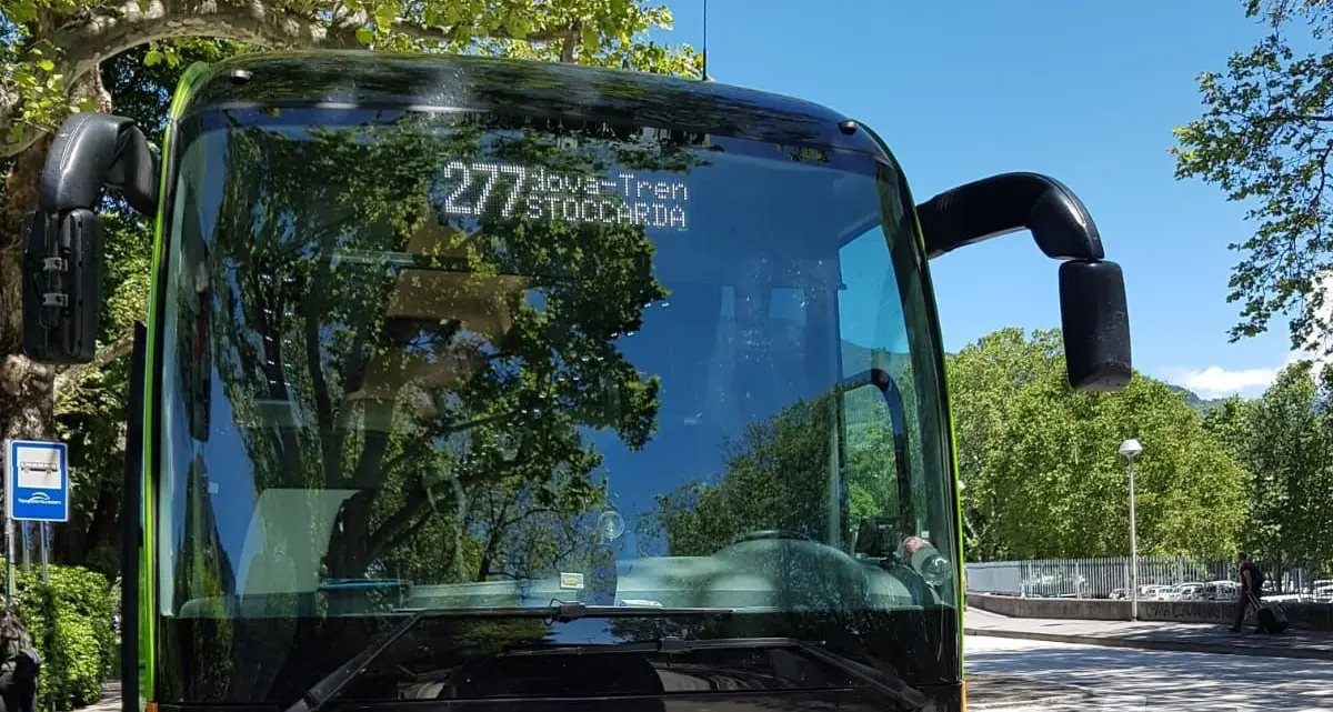 Trento, la Polizia locale ferma un pullman Flixbus: \"Insicuro e non in regola\"