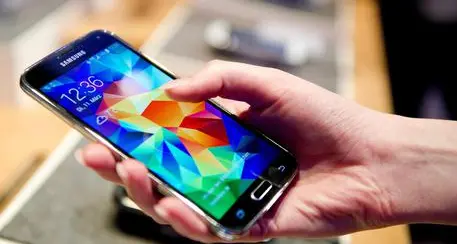 Ala, usa il cellulare rubato alle scuole medie, denunciato per ricettazione