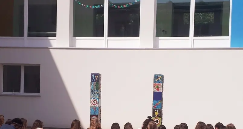 Il linguaggio dell’educazione fissato su due totem
