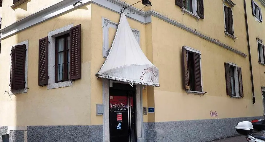 Porte di emergenza sbarrate in discoteca: titolare nei guai