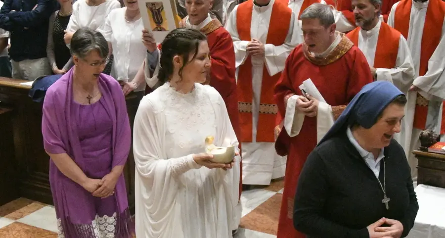 La scelta di Ilaria Bernardelli consacrata ieri sera in Duomo