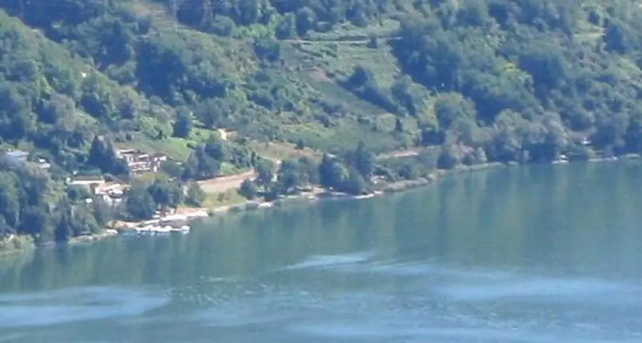 L’abuso sulla riva del lago finisce in Cassazione