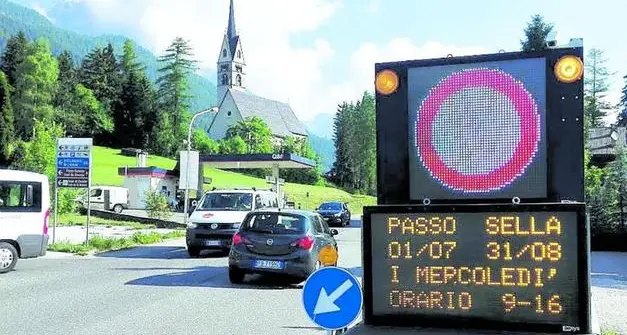 Kompatscher a Cortina: \"Chiudere i passi per tutelare le Dolomiti\"
