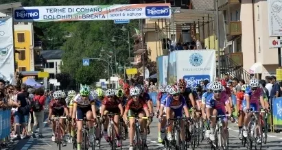 Giovani ciclisti in arrivo a Comano per la “Tre Giorni”