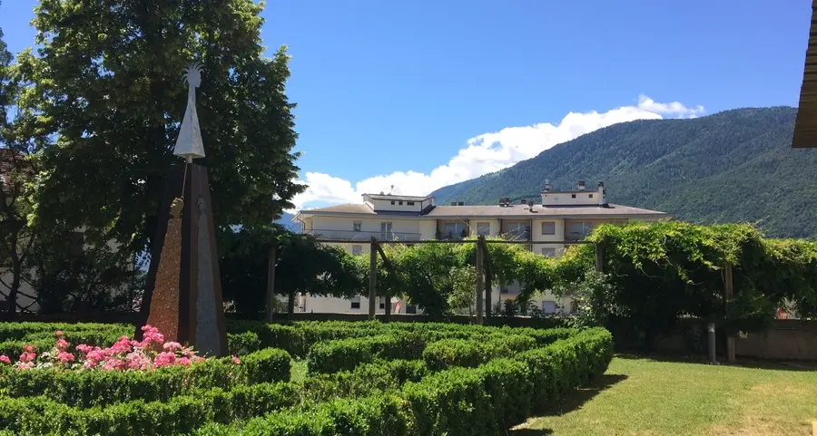 Tre giorni di sagra nel rione di Pez: musica, cibo e fiori