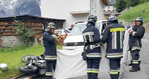 Schianto in moto sulla strada dello Stelvio, muore centauro di 55 anni