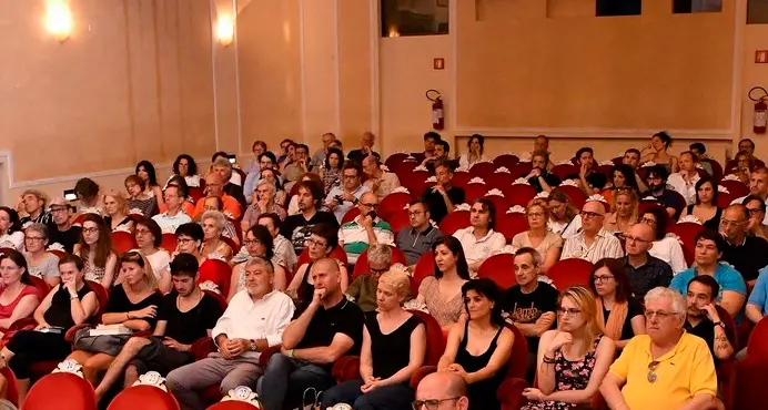 La sala Filarmonica affollata per l’America di Lansdale