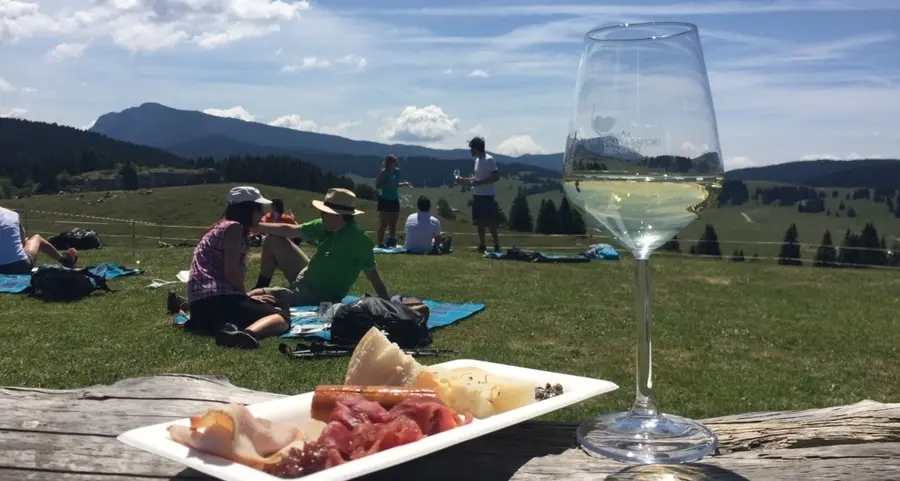 Aperitivo in malga sull’altopiano del Vezzena