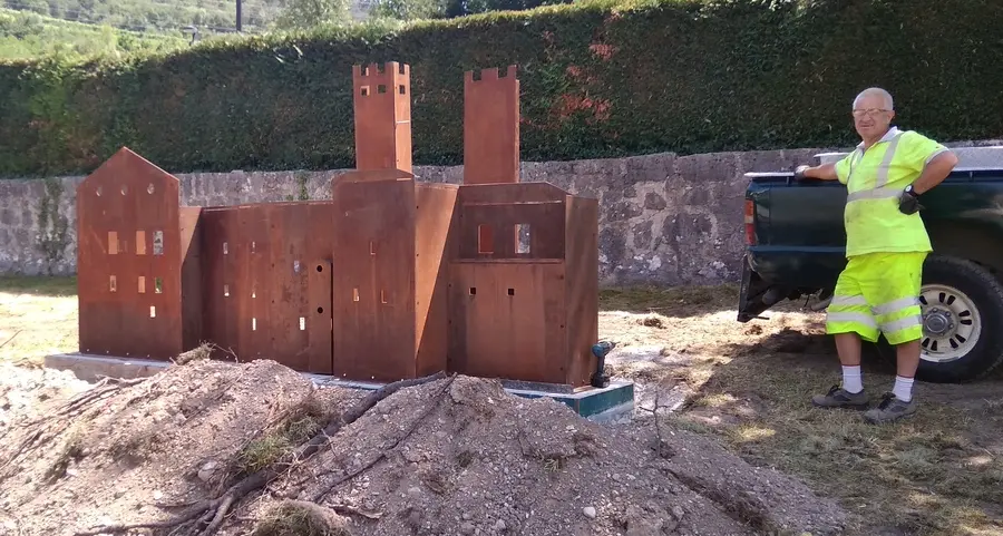 Luigi Bassetti va in pensione e lascia un castello in ricordo