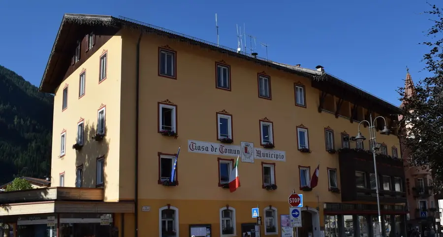 Ambulatori e nuovi uffici al piano terra del municipio