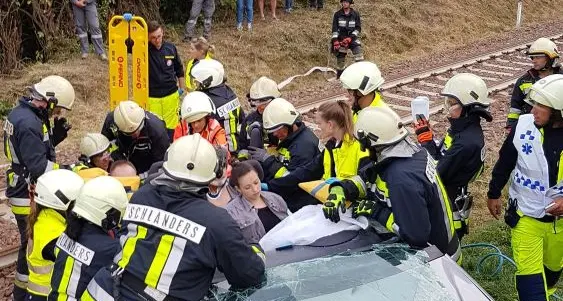 Val Venosta, scontro fra auto ed treno: maxiesercitazione di protezione civile