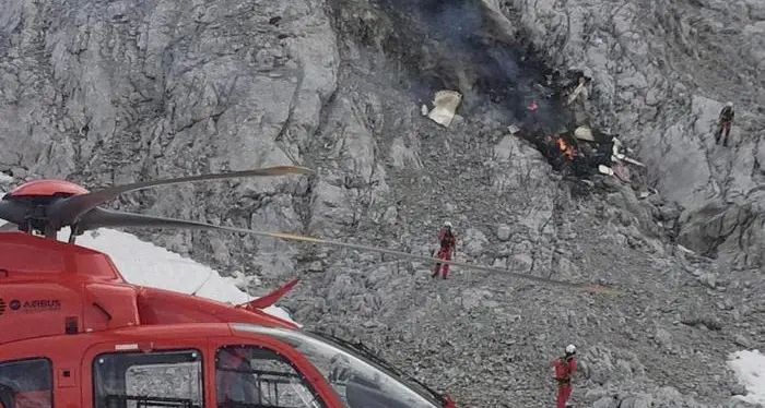 Aereo precipita in Tirolo, tre i morti