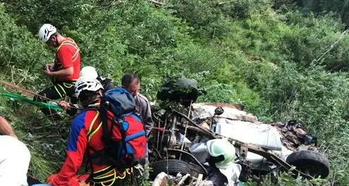 Tragedia in val Ridanna, l'auto sulla quale viaggiavano le ragazze aveva la revisione scaduta