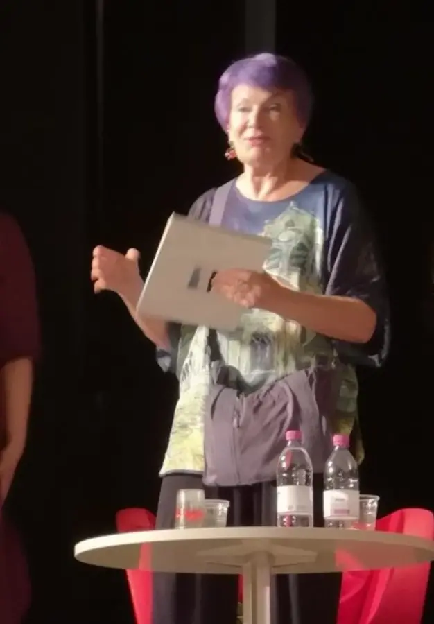 Teatro pieno per Amelia Tonolli e il suo libro