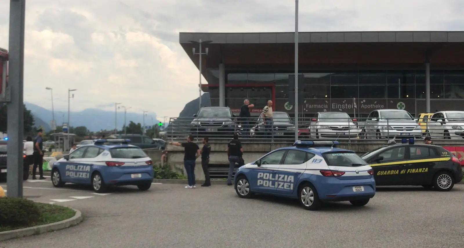 Bolzano, sparatoria in via Buozzi davanti all'Interspar