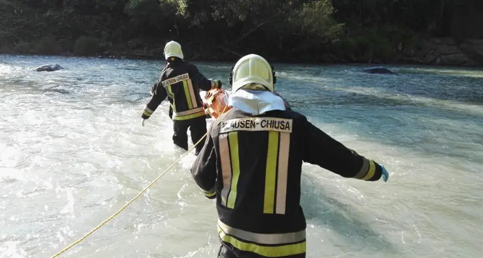 Un'altra persona finisce nell'Isarco, rianimata e trasportata in ospedale