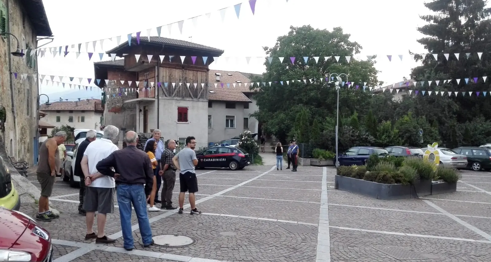 Tragedia a Romallo, spara ai genitori e si uccide