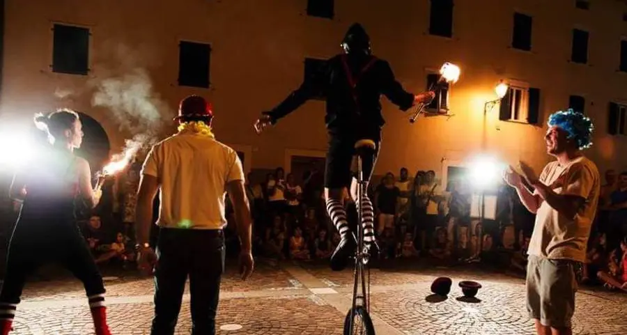 The Right Side: musica e spettacoli animano Villa
