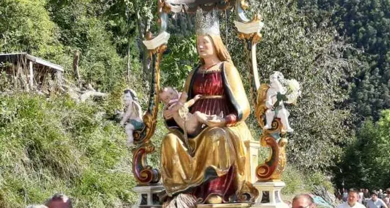 Tutta la valle a Bondone in processione con la Vergine