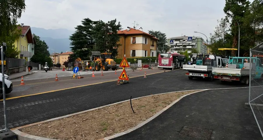 Via Benacense cambia volto per rallentare le automobili
