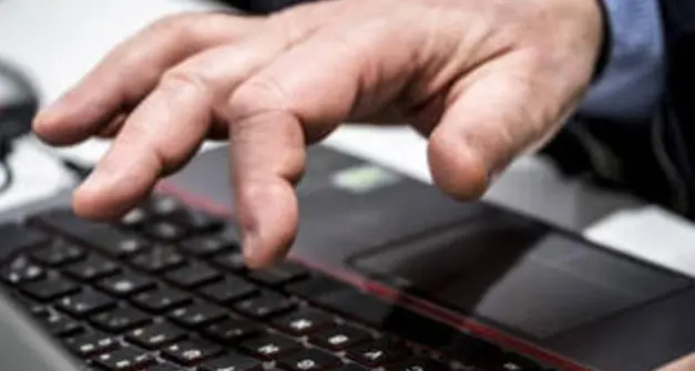 Commenti sessisti sul social, l'hater della consigliera Svp lavorerà in un maso