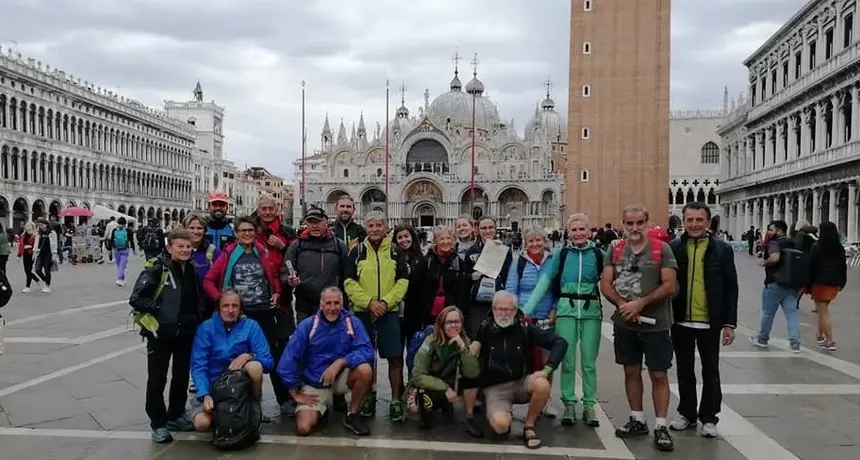 Giunti a Venezia i viaggiatori lungo il “fiume di legno”