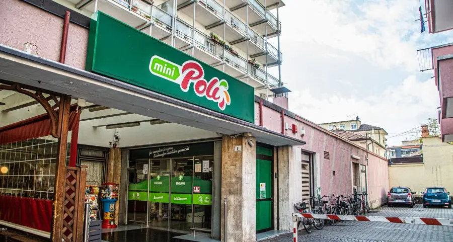 Bolzano, muore al supermercato dopo il furto di dentifricio e shampoo