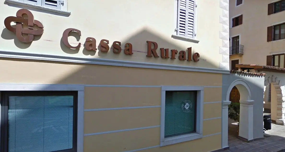 Fanno saltare lo sportello bancomat di Ospedaletto, bottino da 20.000 euro