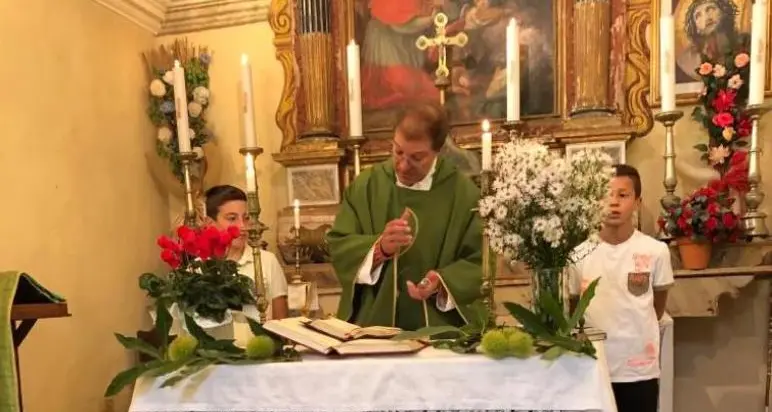 Don Andrea festeggiato per i 6 anni da parroco