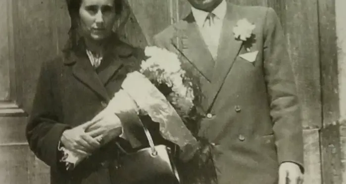 Abiti da sposa del passato in casa di riposo