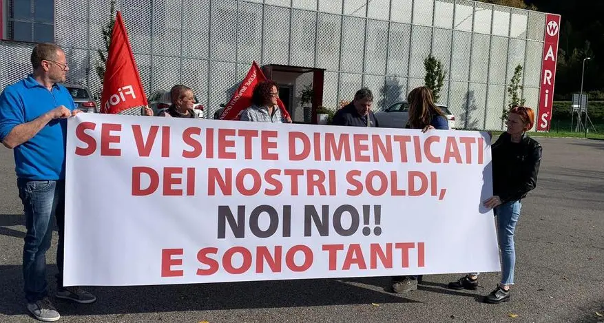 Waris e Schläfer presidio a Storo degli ex dipendenti