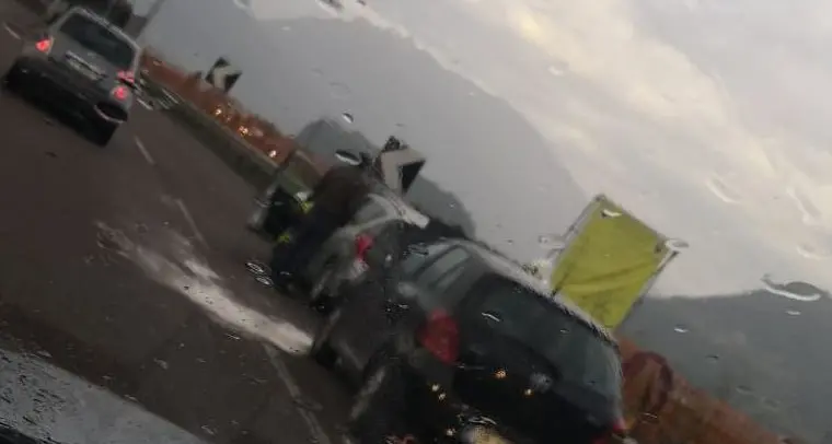Incidenti e cemento, tangenziale ko