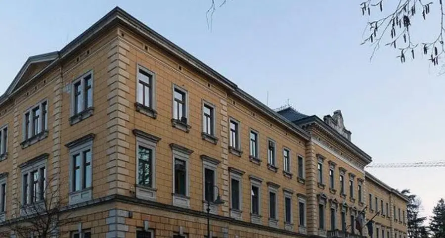 A scuola con i lividi sul volto marito arrestato per le botte