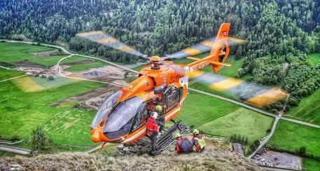 Tiso di Funes, giovane contadino muore schiacciato dal trattore