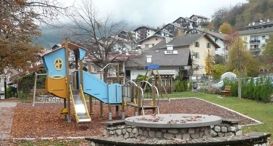 Fa bella presenza a Tesero il nuovo parco giochi