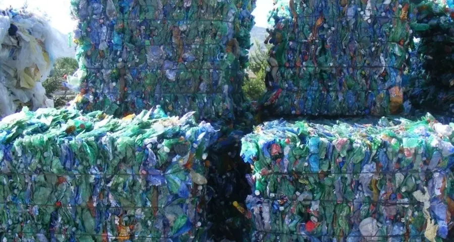 «Basta plastica a scuola e in tutti i luoghi pubblici»