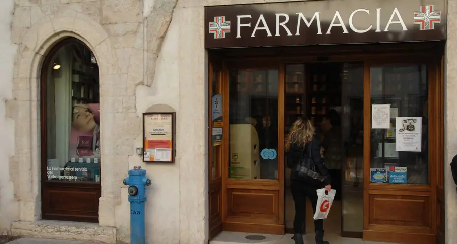 La famiglia de Battaglia dice addio alla farmacia Santoni