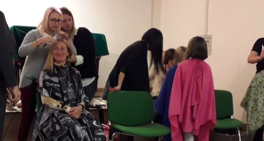 In 25 donano i capelli alla Lilt per trasformarli in parrucche