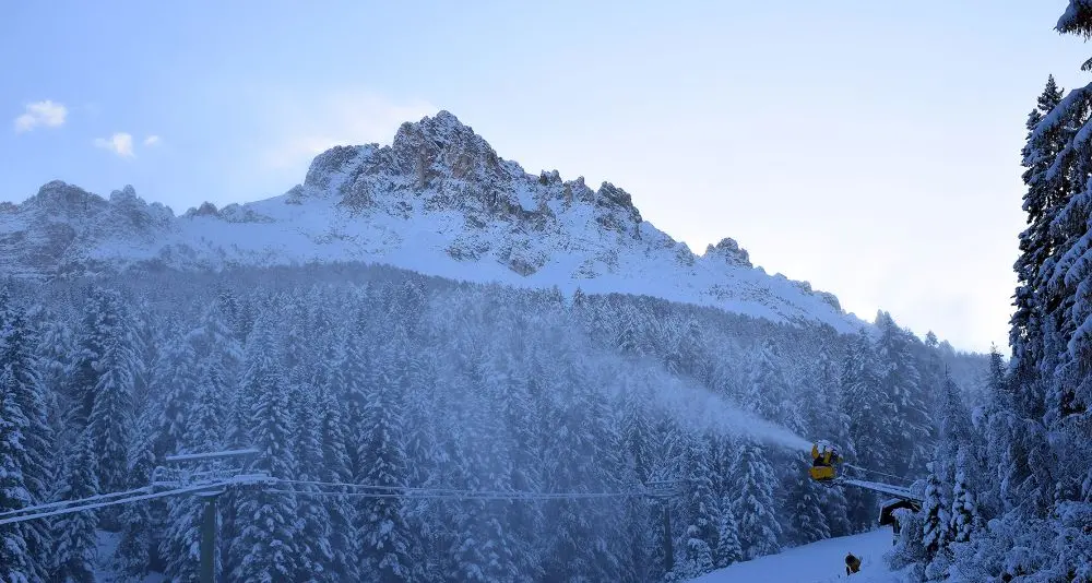 Obereggen, la stagione dello sci parte con pista illuminata, après-ski e nuova seggiovia