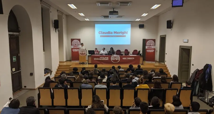 Gli universitari chiedono più alloggi e spazi per lo studio