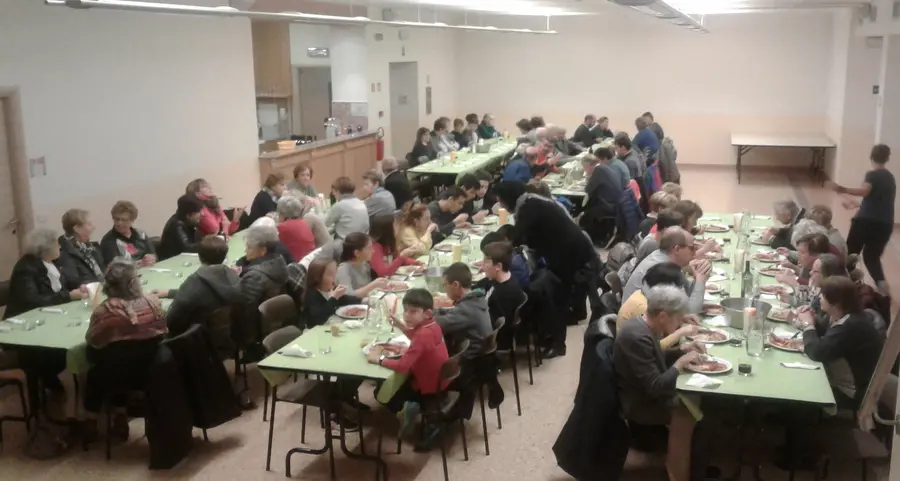 Offerte per i poveri in cambio di frollini