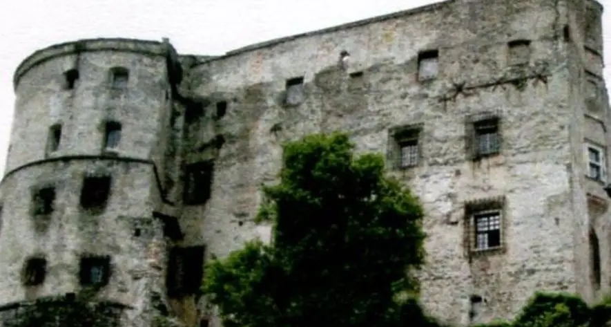 Castello tra arte in bronzo e necessità di restauri