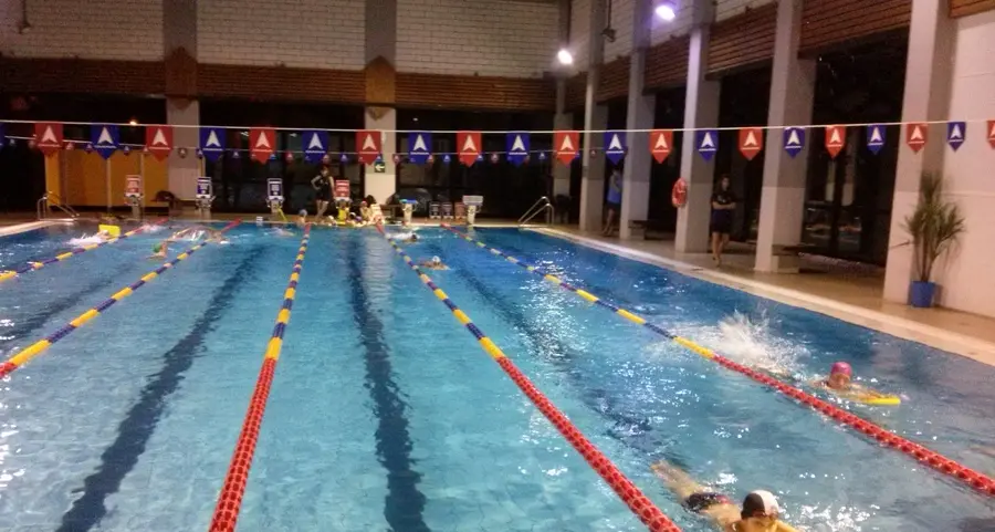 Il wellness adesso è ai bordi della piscina comunale