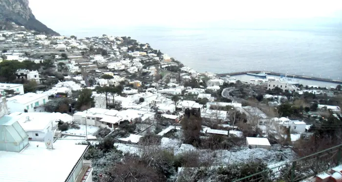 La Val di sole porta la neve sull'isola di Capri