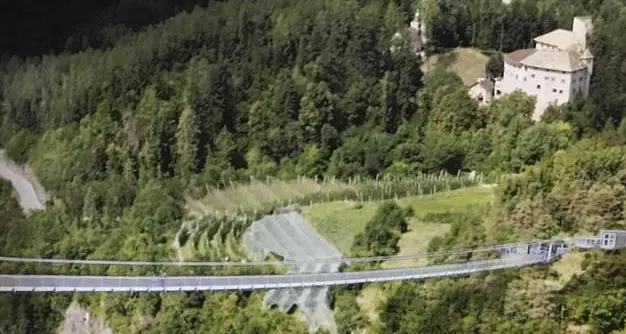 Ponte tibetano, il Comune può progettare l’opera