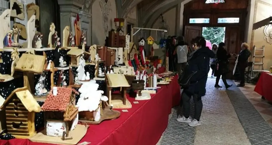 Il mercatino nei palazzi di Ala tutti collegati da un filo rosso