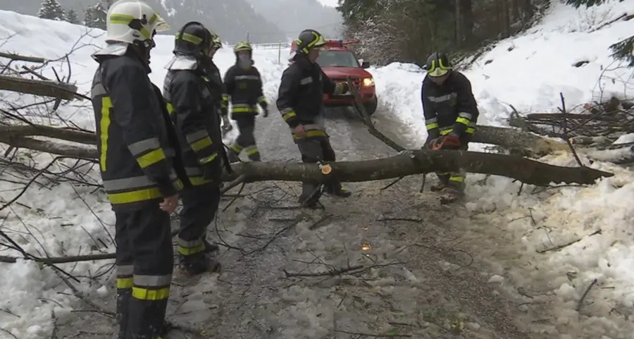 Allarme valanghe, 15 evacuati